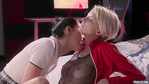 Huge Ejaculations From Lesbian Fake Cocks